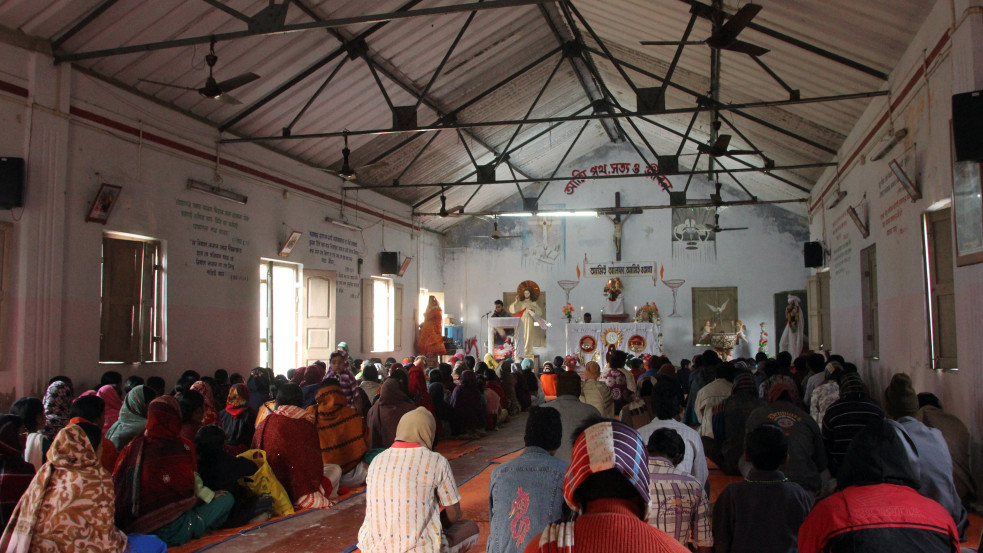 Verésekkel és templomgyújtogatással kínozzák az indiai keresztényeket a hindu radikálisok