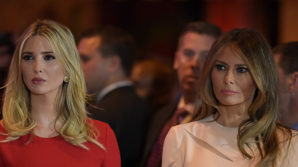 Újabb botránykönyv a Trump családról: most Melaniát és Ivankát akarják lejáratni