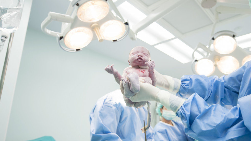 Egészséges babának adott életet egy koronavírusos magyar kismama