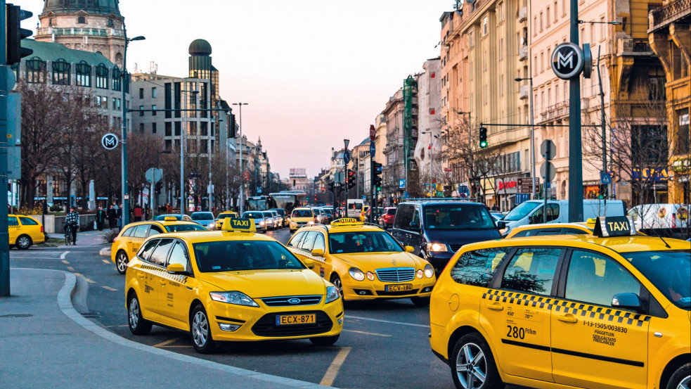 "Nem jön magától a sült galamb" -taxis élet a Covid idején