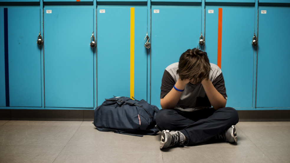 Durva antiszemitizmus a holland iskolákban: rejtegetniük kell zsidóságukat a diákoknak, hogy ne támadják meg őket