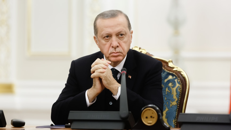 Erdogan: Macron passzív, gyáva muszlimokat akar Franciaországban