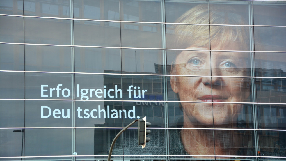 Hat órányi heves vita után tudta csak eldönteni Merkel pártja, kit jelölnek kancellárnak