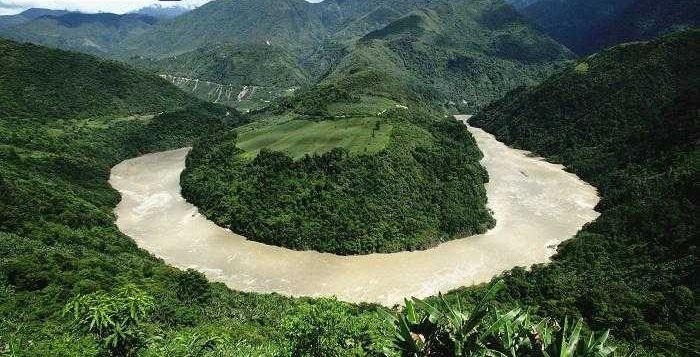 A Yarlung Zangbo folyó kanyara (Forrás: China Media Group)