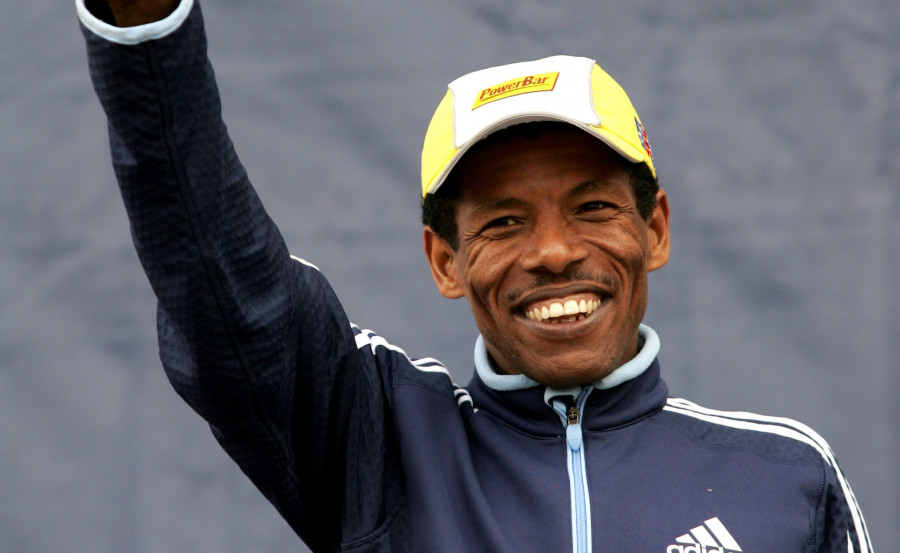 Gebrselassie legendás etióp futó, rengeteg rekord beállítója. Több üzletét is felgyújtották. (Forrás: Shutterstock/Puzzlepix)
