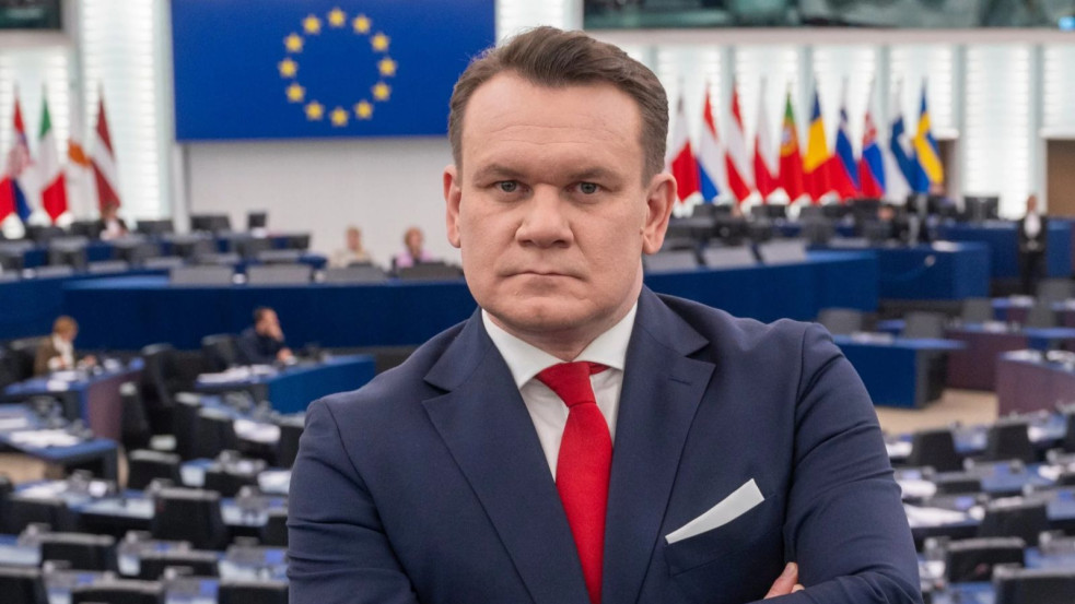 Lengyel patrióta képviselő olvasott be Manfred Webernek
