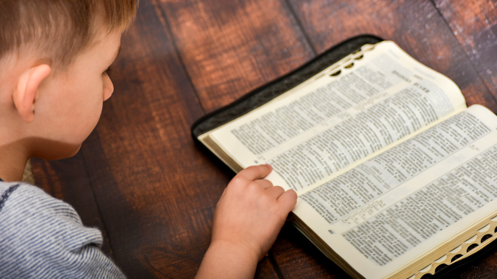 Pozitív fordulat: eltörölték a korábbi tiltást, visszakerül a Biblia a utahi iskolákba