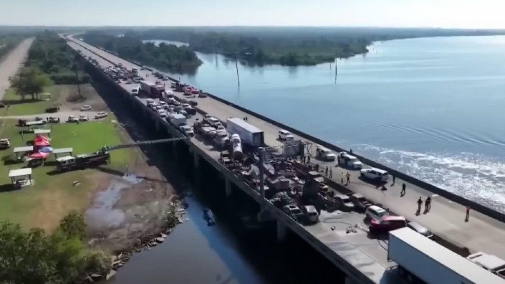 Videó: több mint százötven autó ütközött össze „szuperköd” miatt egy louisianai autópályán