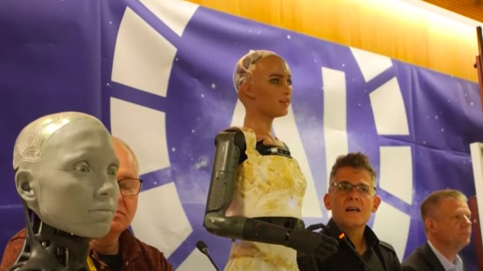 „Jobban tudnánk vezetni a világot” - humanoid robotok tartottak sajtótájékoztatót az ENSZ-ben