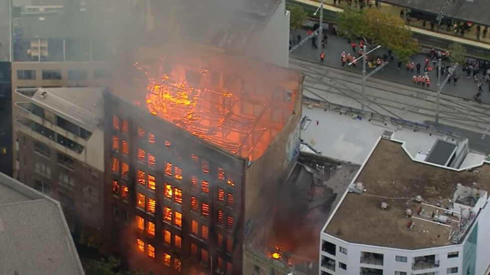 Videó: brutális tűz pusztított Sydney-ben, több mint száz tűzoltó fékezte meg a lángokat