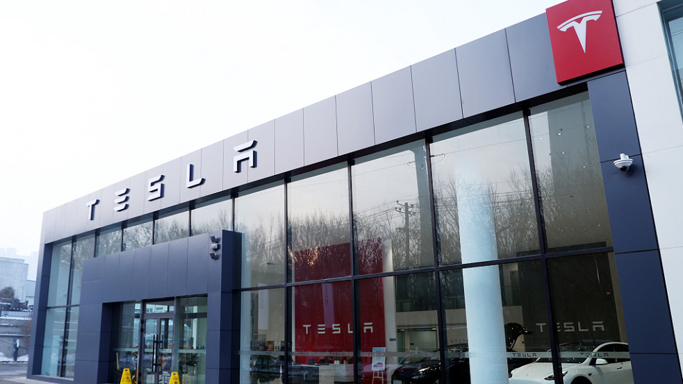 Üzletet nyitott a Tesla Ürümcsiben (x)