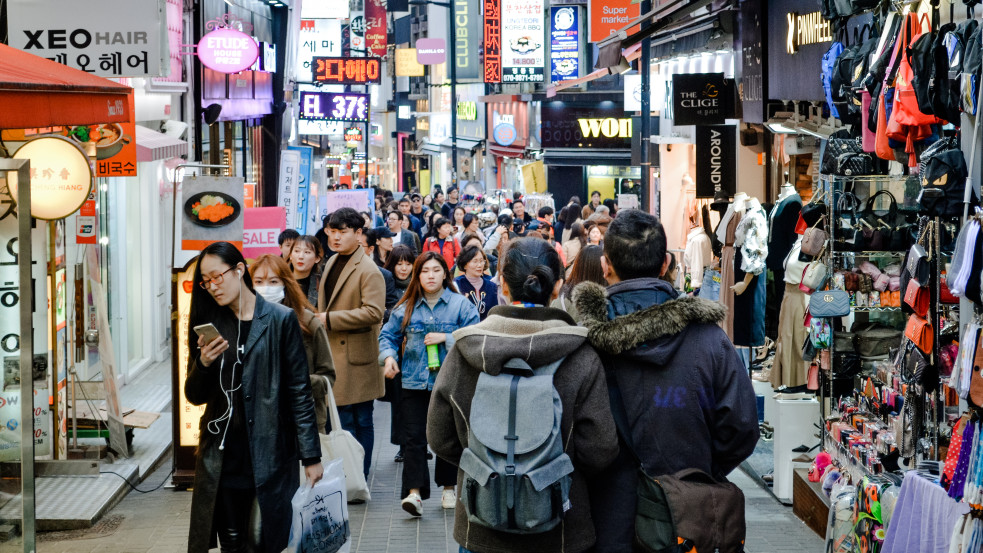Furcsa helyzet: egy évvel fiatalabbak lettek a dél-koreaiak egy új törvény miatt