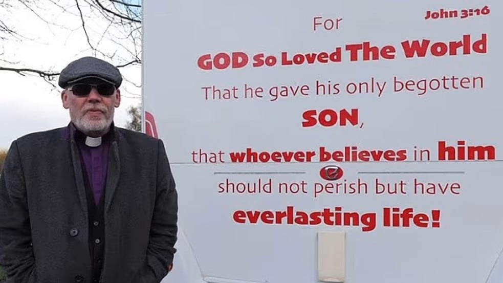 „Mert úgy szerette Isten e világot...” - közölték egy brit pásztorral, hogy az evangélium gyűlöletbeszédnek minősülhet