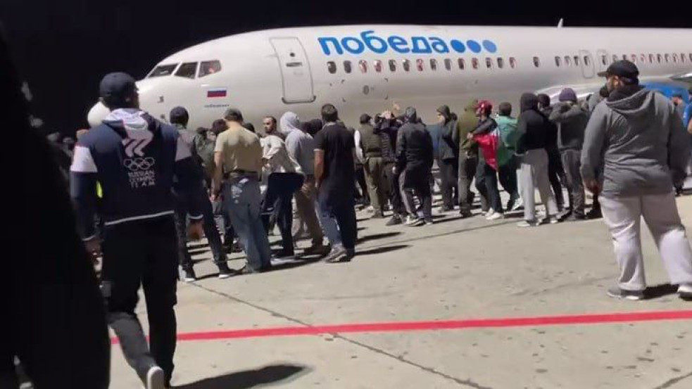 Pogrom-hangulat Oroszországban: zsidókra vadászó tömeg lepte el a mahacskalai repteret - felvételek