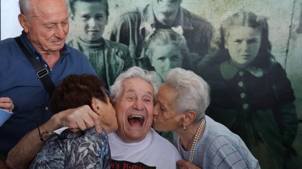 Ölelés, örömkönnyek: 70 év után újra találkozott a katona és a világháború alatt megmentett olasz gyermekek