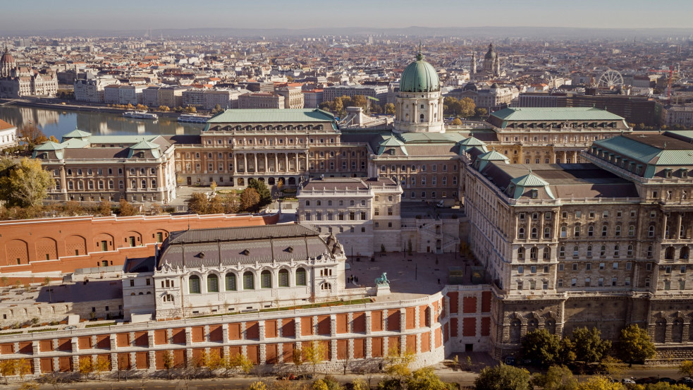 Így újulnak meg Budapest ikonikus épületei