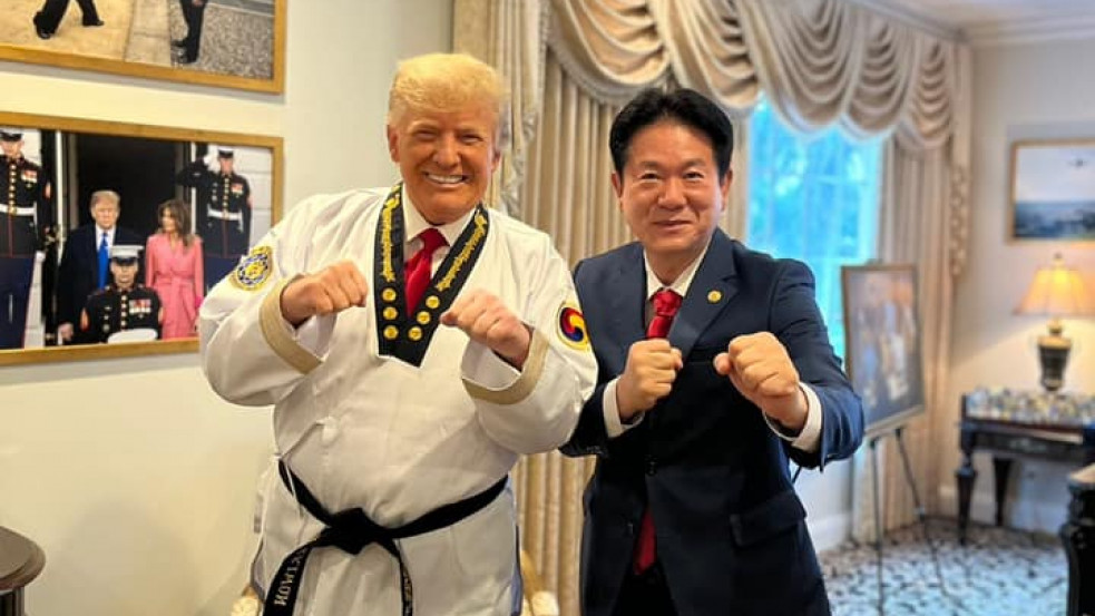 Chuck Norrist is beelőzte: tiszteletbeli taekwondo mester lett Trump - fotók