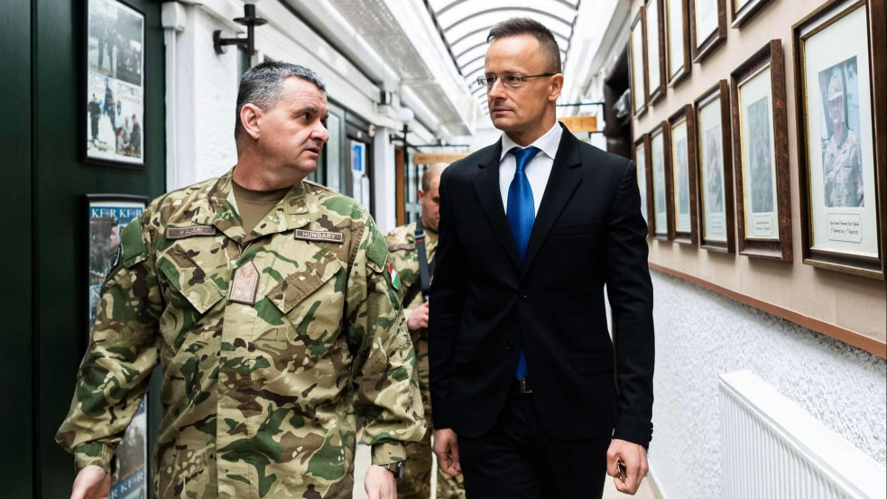 Szijjártó: nem engedélyezzük halált okozó fegyverek átszállítását Magyarország területén