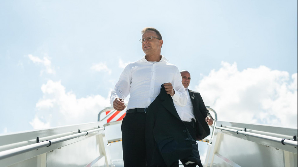 Szijjártó: globális Kelet-Nyugat együttműködésre van szükség