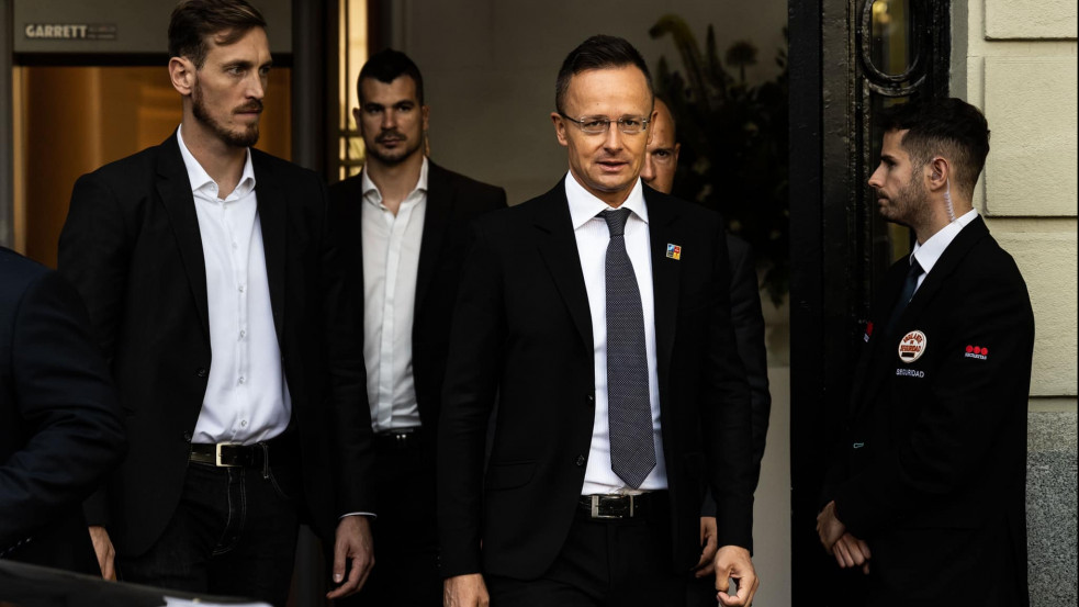 Szijjártó szerint minden eddiginél nagyobb migrációs hullámok tartanak Európa felé