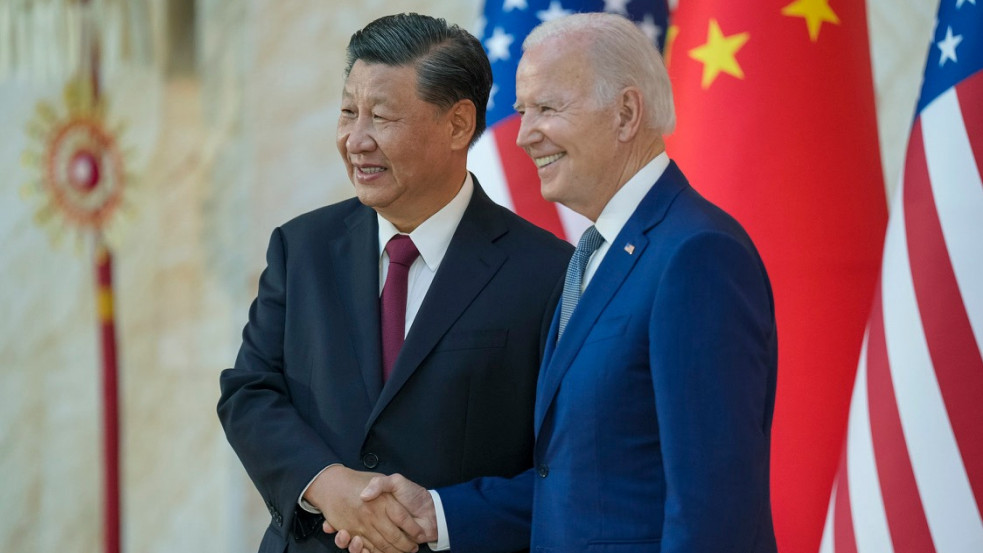 Tárgyalóasztalhoz ült Biden a kínai elnökkel a G20-as csúcson