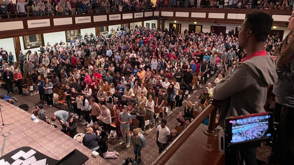 Z generációsok ezreit érintette meg Isten az Asbury Egyetemen