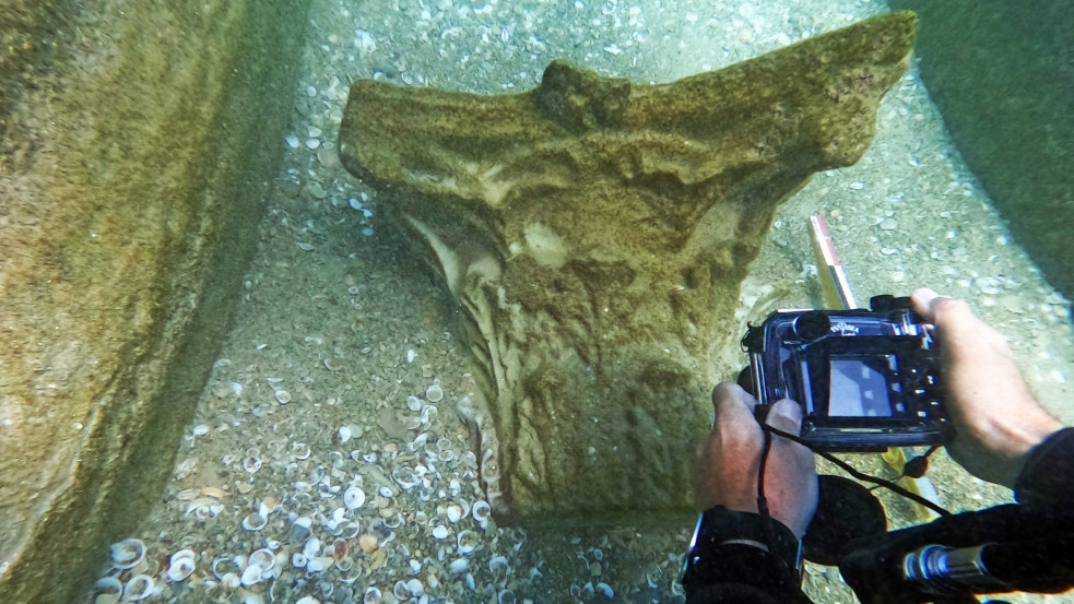 Régészeti bravúr: 1800 éves márványrakományra bukkantak a tengerben Izrael partjainál – KÉPEK
