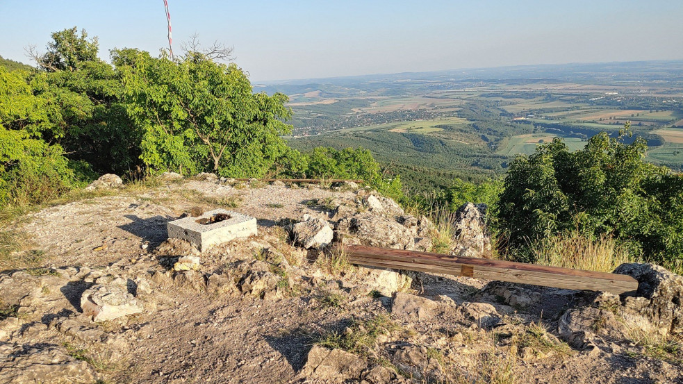 Felújítás miatt távolították el a keresztet a Látó-hegyen - mégsem vandálakció történt