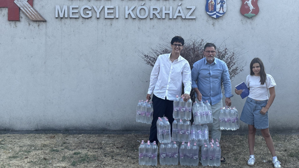 Frissítő segítség a hőségben: Vizet vitt a betegeknek a Hit Gyülekezete Kórházmissziója 