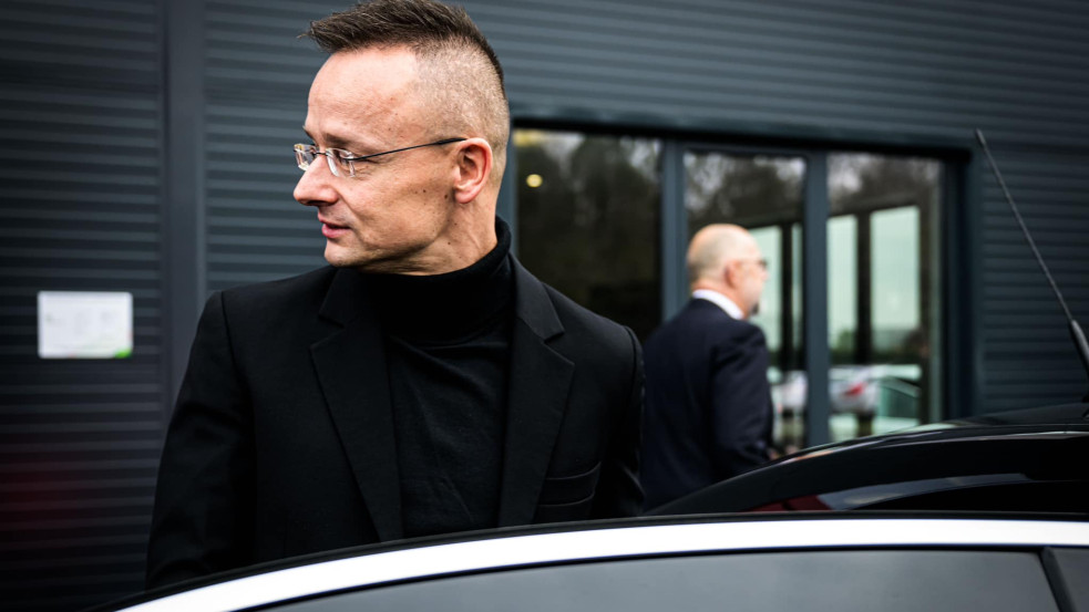 Szijjártó: Magyarország a leghatározottabban elutasítja a migrációs paktumot