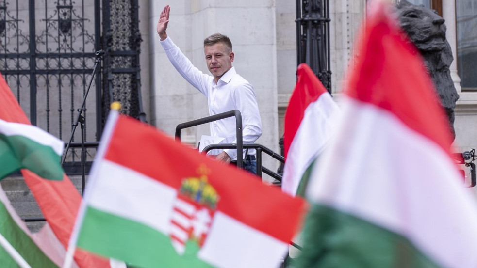  Hányan mentek ki tüntetni? Megy a számháború Magyar Péter demonstrációja körül