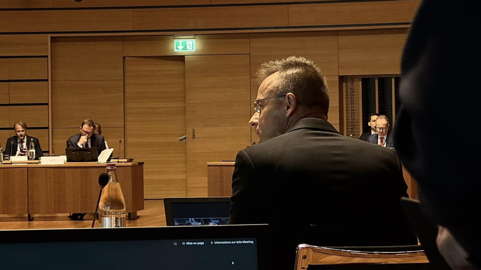 Szijjártó: A szabályok felrúgásával, Magyarország kihagyásával küld az EU újabb pénzeket Ukrajnába