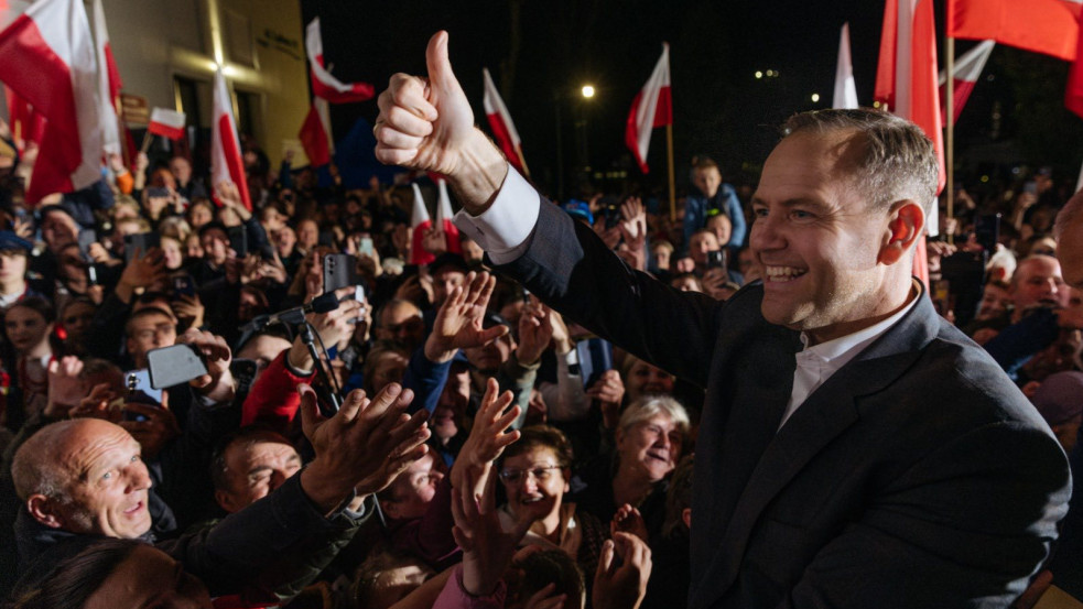 Lengyelország új elnöke konzervatív patrióta: Karol Nawrocki szoros versenyben győzött