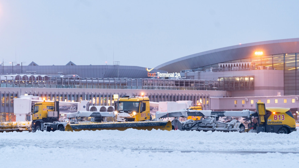 Leállt, aztán újraindult a forgalom a Liszt Ferenc Repülőtéren az extrém időjárás miatt