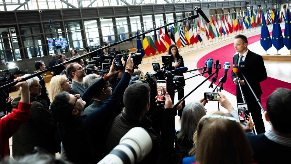Politico: Az EU arra hivatkozva zárja ki a magyarokat az érzékeny tárgyalásokról, hogy az oroszoknak szivárogtathatnak