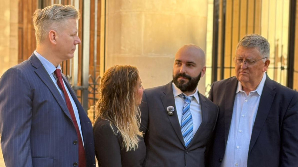 A 17 tárgyalás maga a büntetés