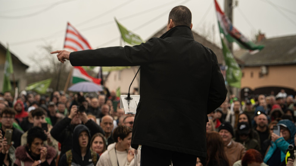 Percről percre: a Mi Hazánk jelöltjei nem lépnek vissza, egy felmérés szerint tömegek tartanak választási csalástól