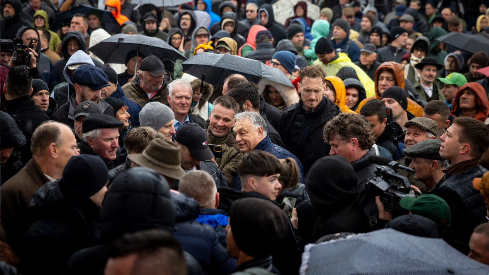 Percről percre: Megdöbbentő kémjátszma, feszült dulakodás az országjáráson, célegyenesbe fordult a kampány