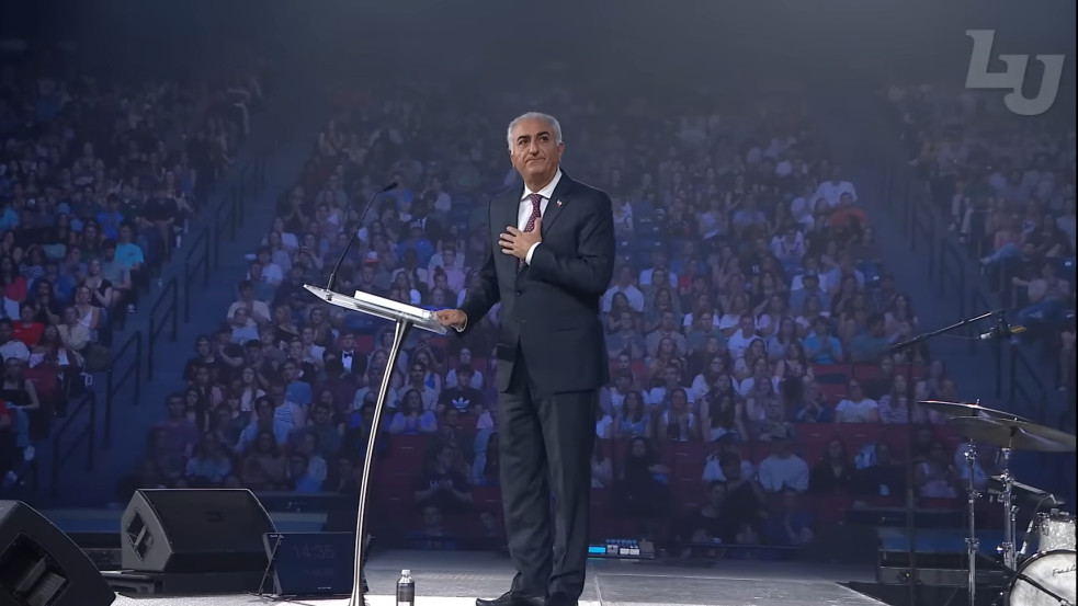 Reza Pahlavi a legnagyobb amerikai keresztény egyetemen beszélt az iráni kereszténység növekedéséről