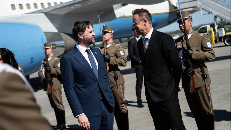 Percről percre: Budapestre érkezett Trump alelnöke, Magyar Péter külföldi beavatkozásról beszél