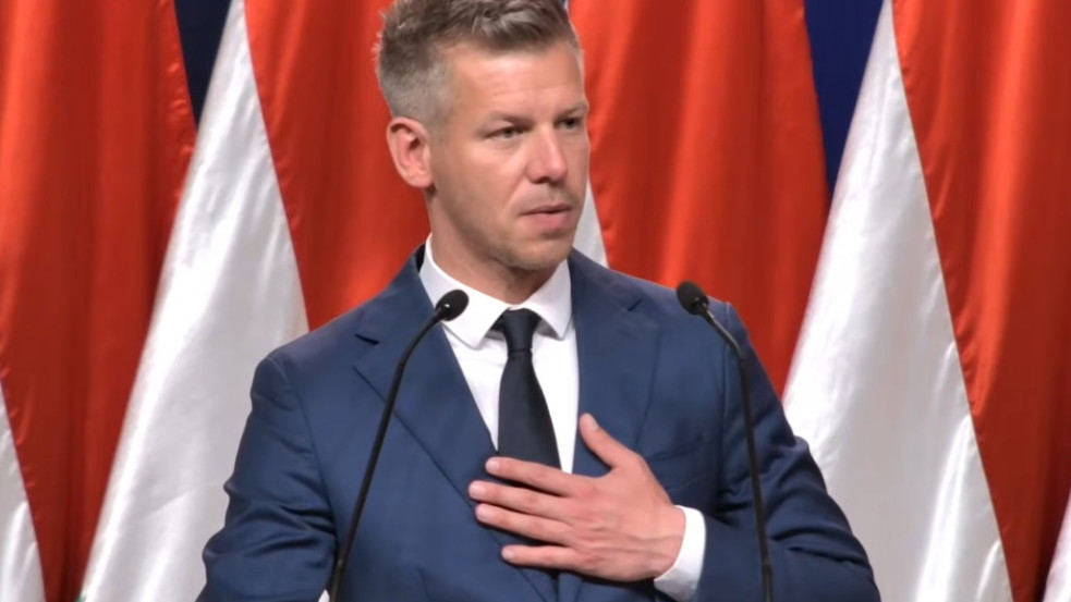 16 év lezárását ígérte Magyar Péter nemzetközi sajtótájékoztatóján