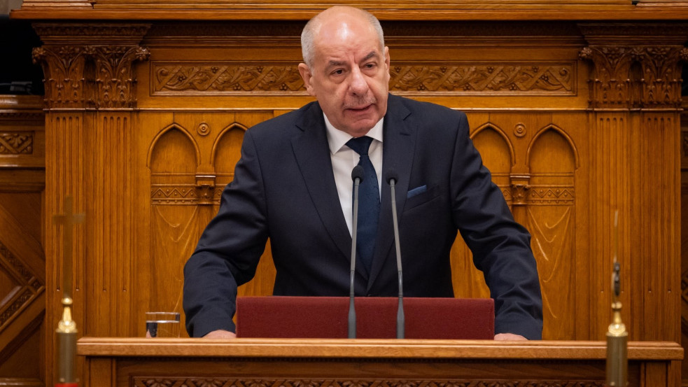 Drámai nap a parlamentben: Lex Sulyok, Gulyás lemondás