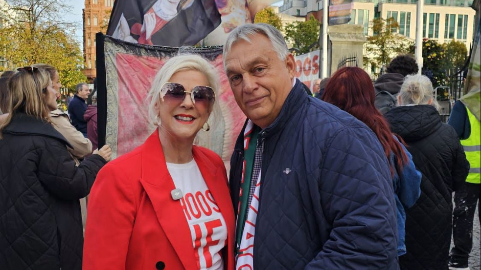 Életpárti demonstráción tűnt fel Orbán Viktor Belfastban