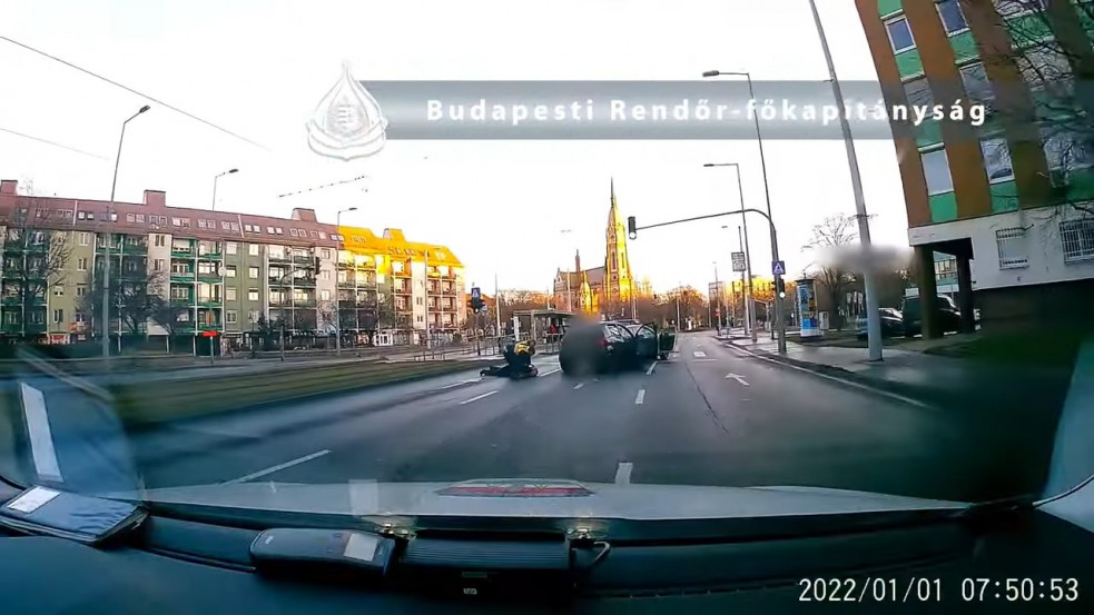 Rendőrök elől menekült a részeg, bedrogozott ámokfutó, aki végül balesetet okozott - videó