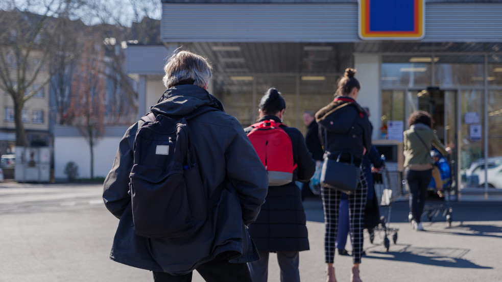 Mesterséges intelligencia figyeli a vásárlókat az Aldi új boltjában, amiben kassza sincs
