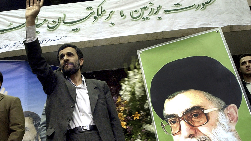 Botrány a hírhedt holokauszttagadó és Izrael-gyűlölő iráni exminiszterelnök, Mahmúd Ahmadinezsád látogatása körül