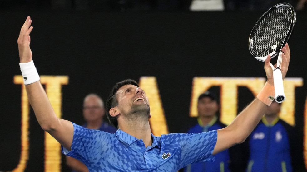 Covid-tiltás, sérülés és zászlós botrány: nehezített pályán ért fel ismét a csúcsra Djokovics