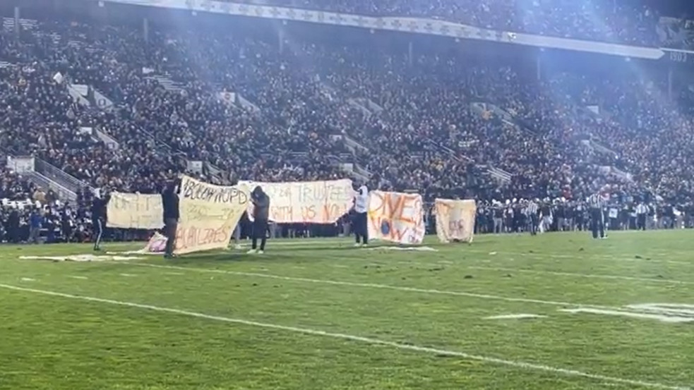 A "palesztin háború" és a rendőrség ellen akcióztak egy amerikai futballmeccsen