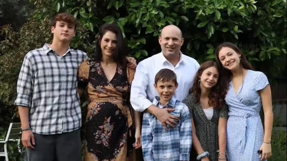 Letartóztatták Naftali Bennett izraeli miniszterelnök családját zaklató nőt
