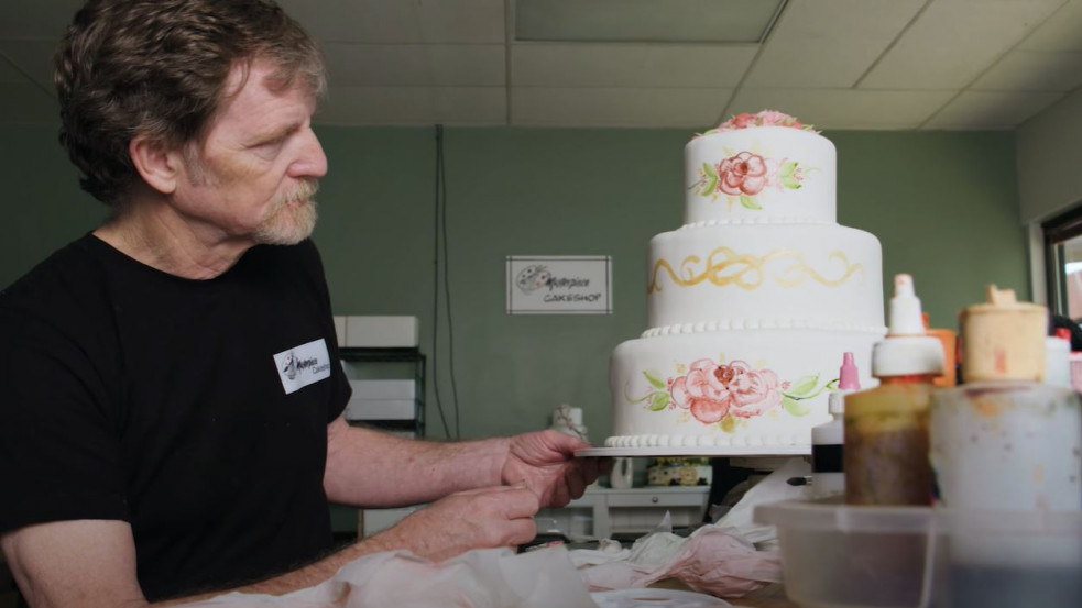 Ismét elmarasztalta a bíróság a keresztény cukrászt, aki nem volt hajlandó homoszexuális esküvőre tortát készíteni